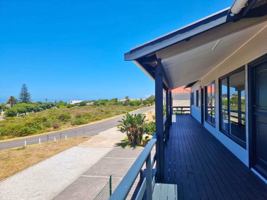 To Let 3 Bedroom Property for Rent in Sandbaai Western Cape